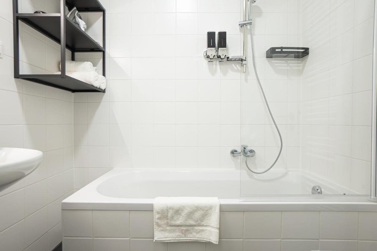Bright 3-Room Apartment With A King-Size Bed فيينا المظهر الخارجي الصورة